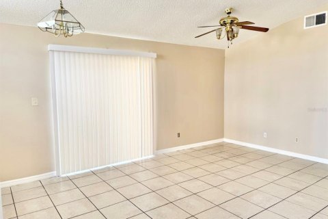 Villa ou maison à louer à Kissimmee, Floride: 4 chambres, 117.34 m2 № 1632310 - photo 5