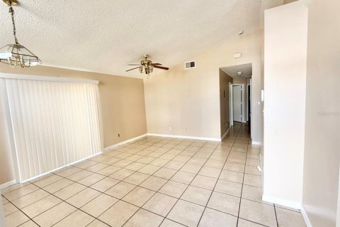 Villa ou maison à louer à Kissimmee, Floride: 4 chambres, 117.34 m2 № 1632310 - photo 6