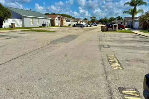 Villa ou maison à louer à Kissimmee, Floride: 4 chambres, 117.34 m2 № 1632310 - photo 21