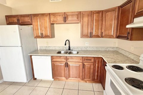 Villa ou maison à louer à Kissimmee, Floride: 4 chambres, 117.34 m2 № 1632310 - photo 9