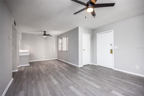 Condominio en venta en Gainesville, Florida, 1 dormitorio, 65.22 m2 № 1829851 - foto 6