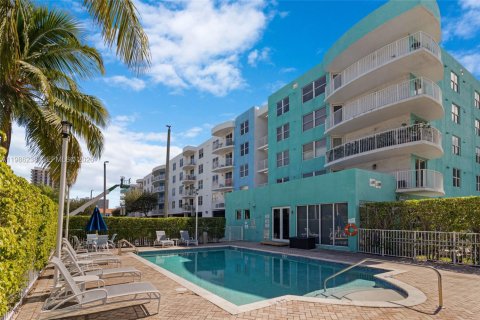 Copropriété à vendre à North Bay Village, Floride: 2 chambres, 99.13 m2 № 2153771 - photo 3