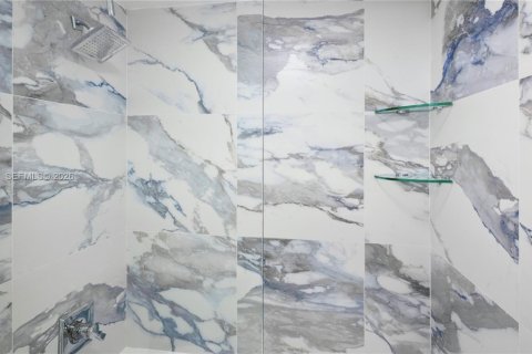 Condo in Aventura, Florida, 2 bedrooms  № 2055509 - photo 18