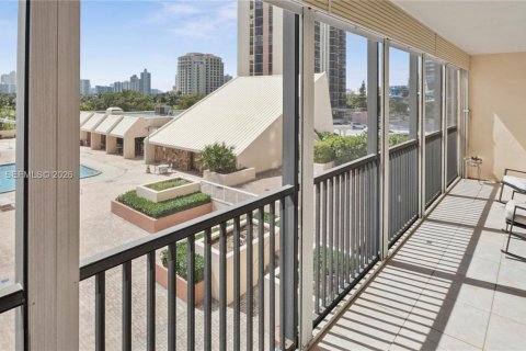 Condo in Aventura, Florida, 2 bedrooms  № 2055509 - photo 25