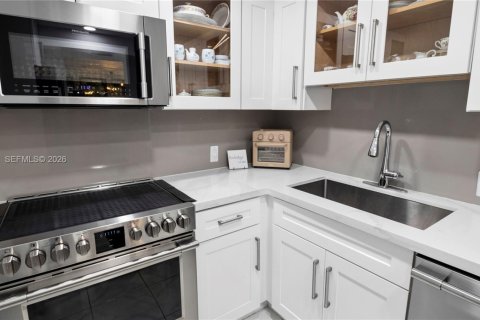 Condo in Aventura, Florida, 2 bedrooms  № 2055509 - photo 9