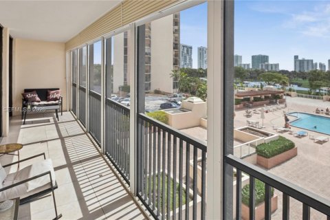 Condo in Aventura, Florida, 2 bedrooms  № 2055509 - photo 23