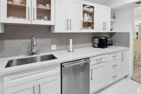 Condo in Aventura, Florida, 2 bedrooms  № 2055509 - photo 8