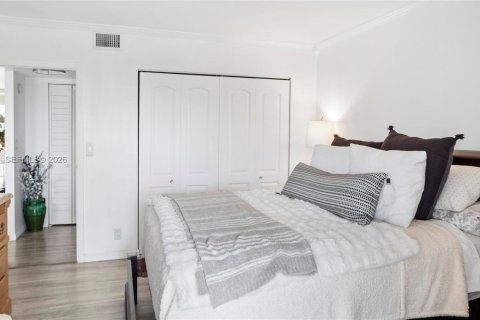 Condo in Aventura, Florida, 2 bedrooms  № 2055509 - photo 11