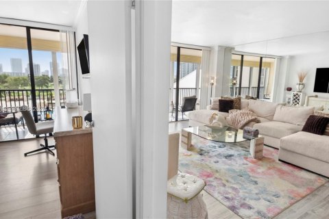 Condo in Aventura, Florida, 2 bedrooms  № 2055509 - photo 14