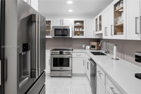 Condo in Aventura, Florida, 2 bedrooms  № 2055509 - photo 7