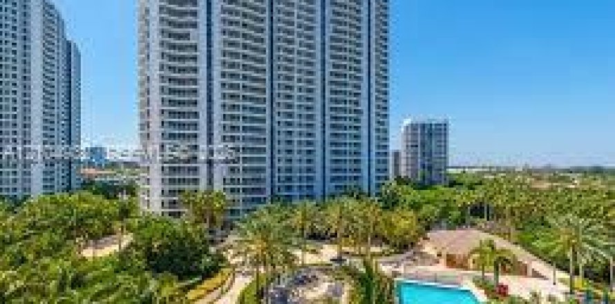 Condo à Aventura, Floride, 4 chambres  № 2412766