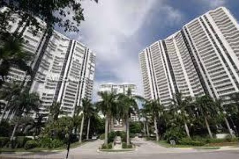 Copropriété à louer à Aventura, Floride: 4 chambres, 273.13 m2 № 2412766 - photo 2