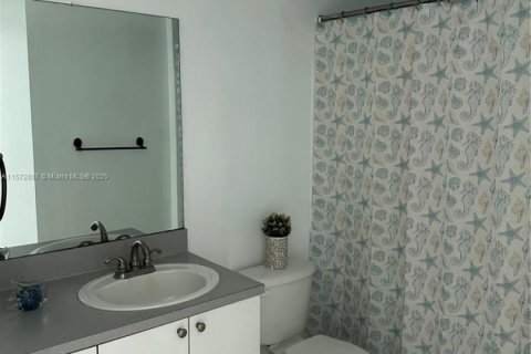 Condominio en venta en Surfside, Florida, 2 dormitorios, 86.4 m2 № 1986761 - foto 14