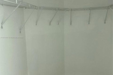 Condominio en venta en Surfside, Florida, 2 dormitorios, 86.4 m2 № 1986761 - foto 17