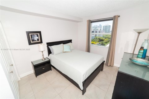 Condo in Sunny Isles Beach, Florida, 2 bedrooms  № 1841197 - photo 12