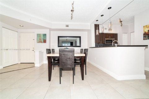 Condo in Sunny Isles Beach, Florida, 2 bedrooms  № 1841197 - photo 24