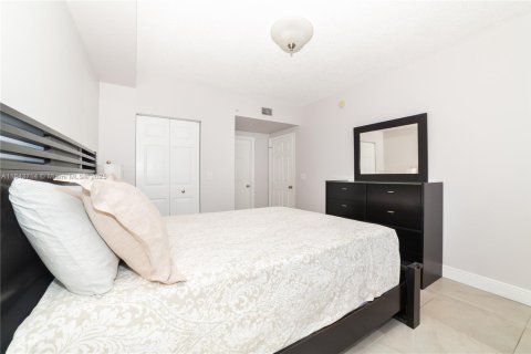 Condo in Sunny Isles Beach, Florida, 2 bedrooms  № 1841197 - photo 4