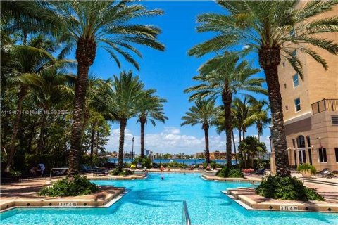 Condo in Sunny Isles Beach, Florida, 2 bedrooms  № 1841197 - photo 16