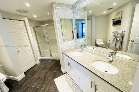 Condo in Sunny Isles Beach, Florida, 2 bedrooms  № 1841197 - photo 10