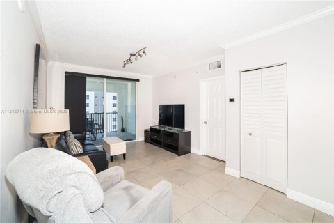 Condo in Sunny Isles Beach, Florida, 2 bedrooms  № 1841197 - photo 28
