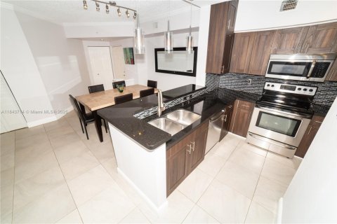 Condo in Sunny Isles Beach, Florida, 2 bedrooms  № 1841197 - photo 21