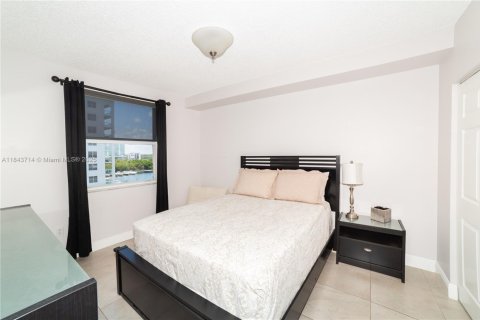 Condo in Sunny Isles Beach, Florida, 2 bedrooms  № 1841197 - photo 2