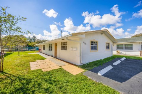 Propiedad comercial en venta en Fort Lauderdale, Florida, 157.56 m2 № 1859702 - foto 4
