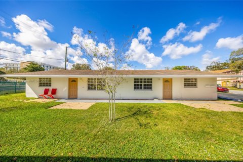 Propiedad comercial en venta en Fort Lauderdale, Florida, 157.56 m2 № 1859702 - foto 1