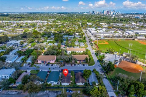 Propiedad comercial en venta en Fort Lauderdale, Florida, 157.56 m2 № 1859702 - foto 11
