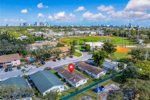 Propiedad comercial en venta en Fort Lauderdale, Florida, 157.56 m2 № 1859702 - foto 13
