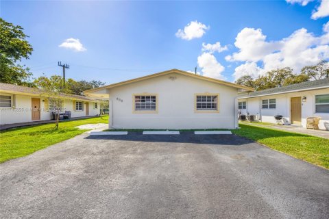 Propiedad comercial en venta en Fort Lauderdale, Florida, 157.56 m2 № 1859702 - foto 2