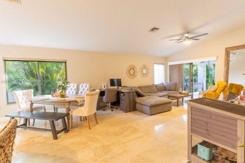House in Weston, Florida 3 bedrooms, 131.92 sq.m. № 1726938 - photo 7