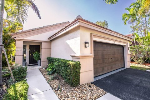 House in Weston, Florida 3 bedrooms, 131.92 sq.m. № 1726938 - photo 1