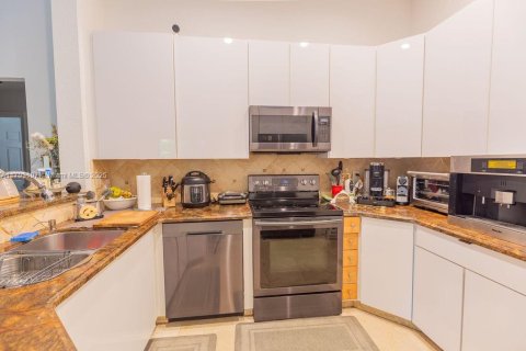 House in Weston, Florida 3 bedrooms, 131.92 sq.m. № 1726938 - photo 30