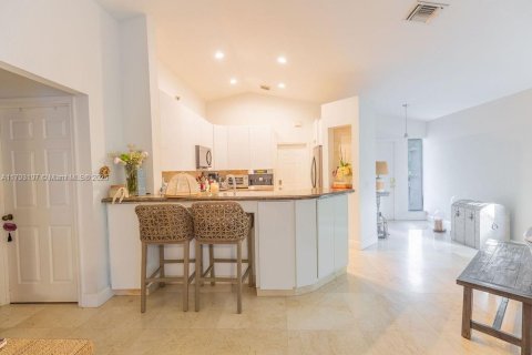 House in Weston, Florida 3 bedrooms, 131.92 sq.m. № 1726938 - photo 4