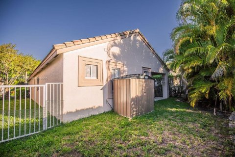 House in Weston, Florida 3 bedrooms, 131.92 sq.m. № 1726938 - photo 18