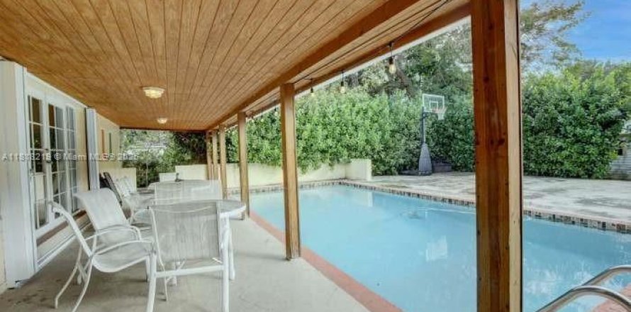 Villa ou maison à Miami, Floride 4 chambres, 216.09 m2 № 1775262
