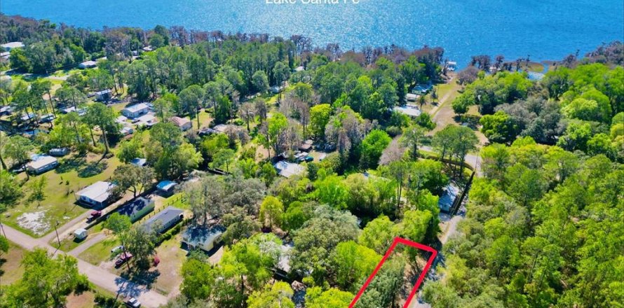 Terreno en Melrose, Florida № 2159509