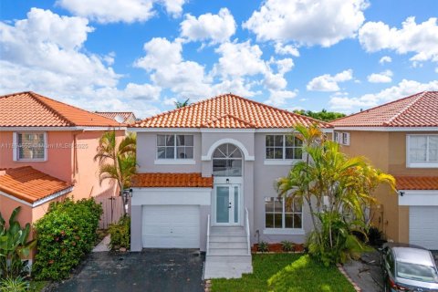 House in Miami, Florida 3 bedrooms, 132.57 sq.m. № 2014131 - photo 30