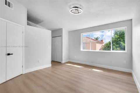 House in Miami, Florida 3 bedrooms, 132.57 sq.m. № 2014131 - photo 22