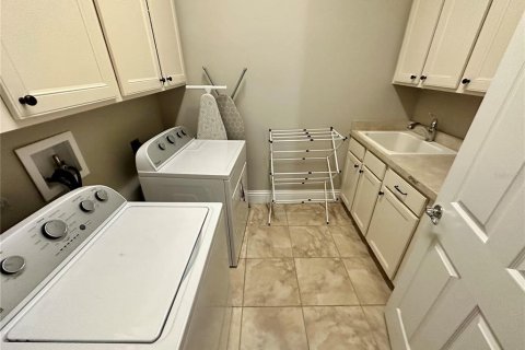 Casa en venta en Orlando, Florida, 4 dormitorios, 315.4 m2 № 1847948 - foto 16