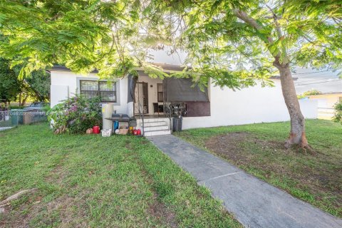 House in Miami, Florida 4 bedrooms, 137.87 sq.m. № 2086446 - photo 14