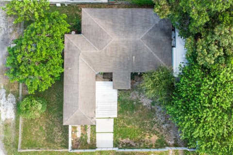 House in Miami, Florida 4 bedrooms, 137.87 sq.m. № 2086446 - photo 3