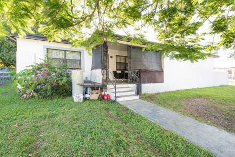 House in Miami, Florida 4 bedrooms, 137.87 sq.m. № 2086446 - photo 15