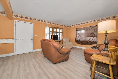House in Miami, Florida 4 bedrooms, 137.87 sq.m. № 2086446 - photo 21