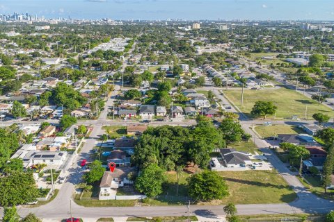 House in Miami, Florida 4 bedrooms, 137.87 sq.m. № 2086446 - photo 5