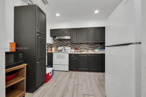 House in Miami, Florida 4 bedrooms, 137.87 sq.m. № 2086446 - photo 23