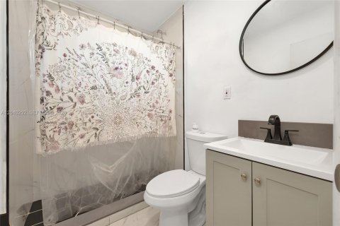 House in Miami, Florida 4 bedrooms, 137.87 sq.m. № 2086446 - photo 28