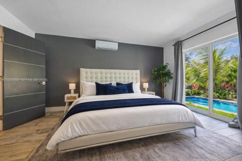 House in Miami, Florida 2 bedrooms, 124.4 sq.m. № 2010222 - photo 9