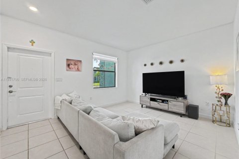 Купить виллу или дом в Майами, Флорида 3 спальни, 123.56м2, № 2052409 - фото 4